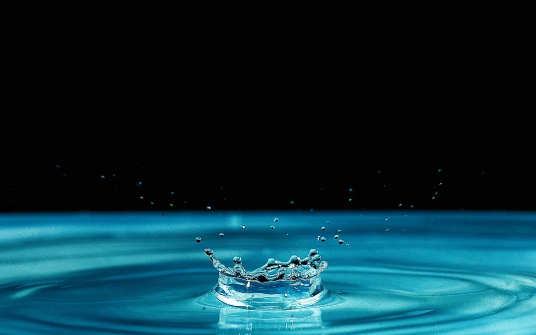 Oltre il Bordo del Bicchiere: 10 Curiosità Strabilianti sull’Acqua