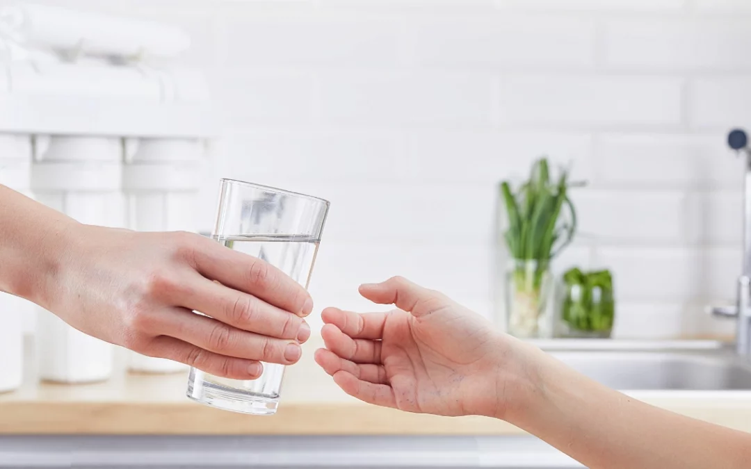 È meglio l’acqua in bottiglia o del rubinetto? Ecco quale vince e perché