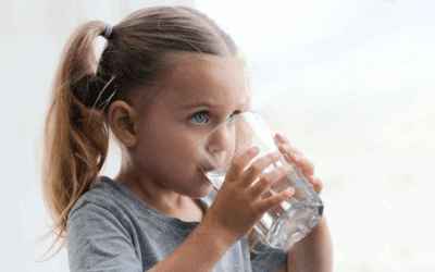 L’importanza dell’acqua pura per i neonati e i bambini