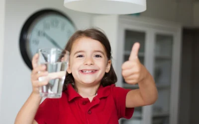 Idratazione e bambini: perché l’acqua microfiltrata è la scelta più sicura a scuola e a casa