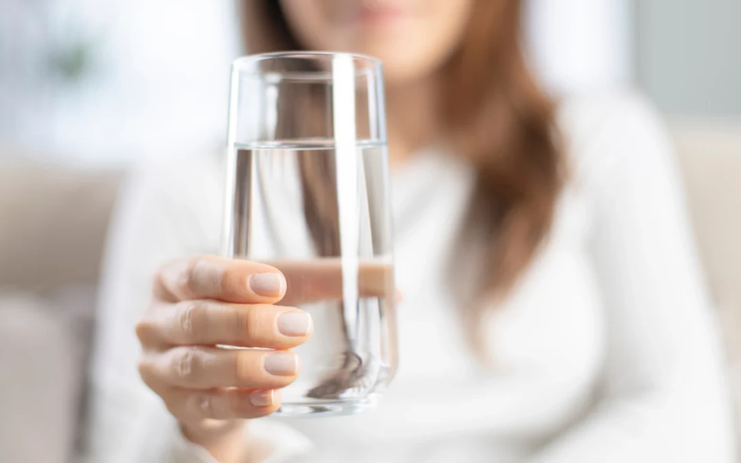 Acqua e Terza Età: L’Importanza dell’Idratazione per il Benessere degli Anziani